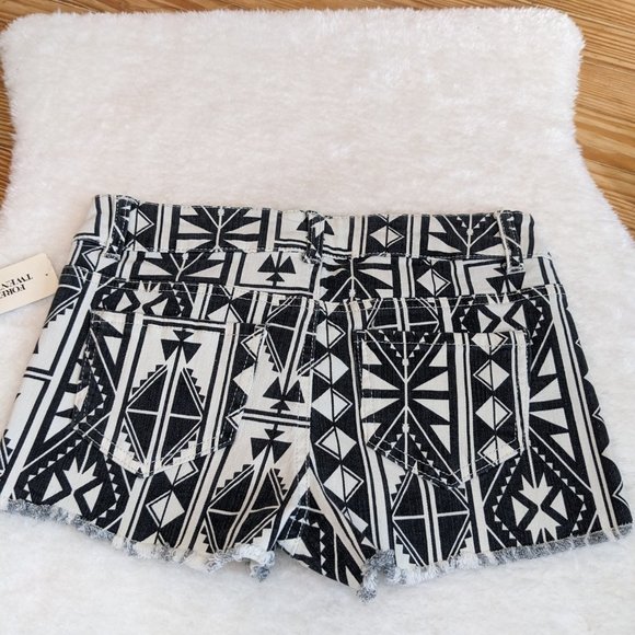 NWT Aztec / Southwestern Print Denim Short Shorts by Forever 21 - Picture 5 of 7